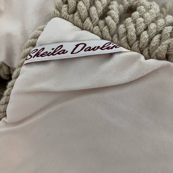 Luxury designer throw blanket approx 42” x 76” - Picture 4 of 5